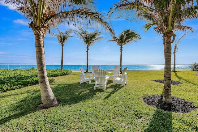 view of yard featuring a water view