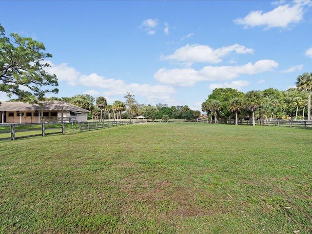 view of yard featuring a rural view