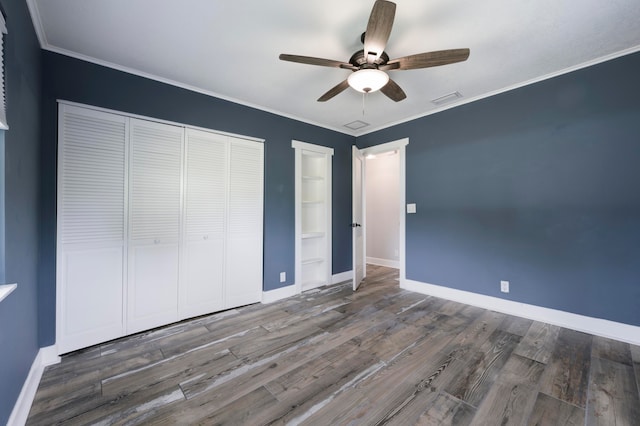 unfurnished bedroom featuring dark hardwood / wood-style floors, ceiling fan, and ornamental molding