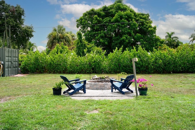 view of yard featuring an outdoor fire pit