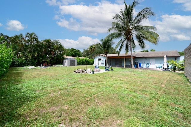 view of yard with a storage unit