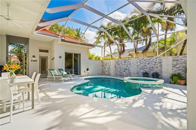 view of swimming pool featuring a lanai, ceiling fan, a patio, and an in ground hot tub