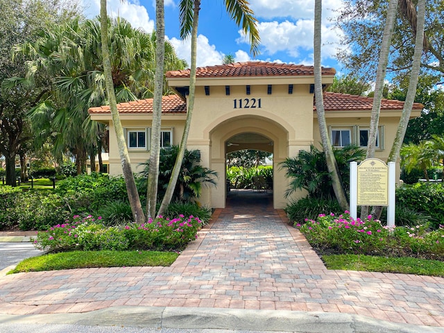 view of mediterranean / spanish-style house