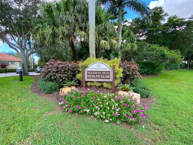 community / neighborhood sign with a yard