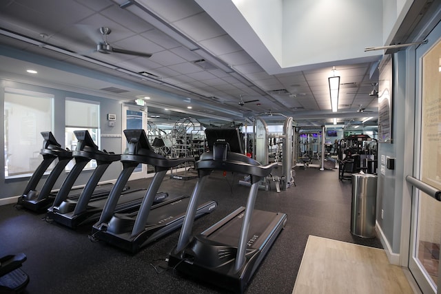 exercise room featuring ceiling fan