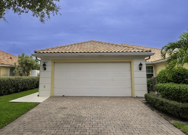 view of front facade with a garage