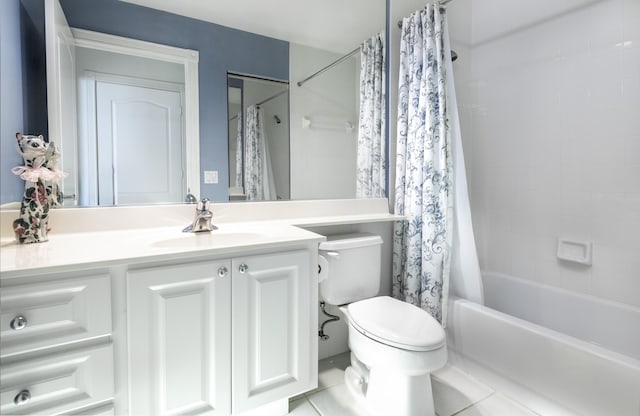 full bathroom featuring shower / tub combo with curtain, vanity, and toilet