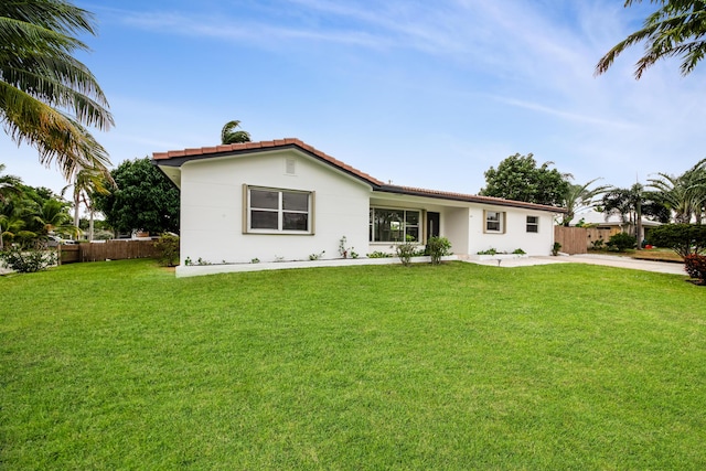 view of front facade with a front lawn