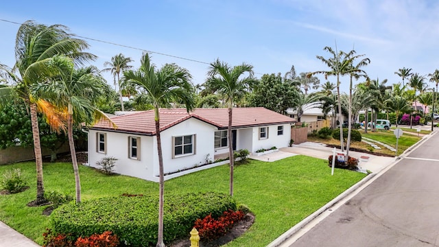 view of front of property with a front yard