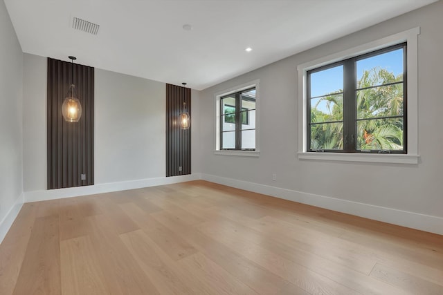 spare room featuring recessed lighting, visible vents, light wood-style flooring, and baseboards