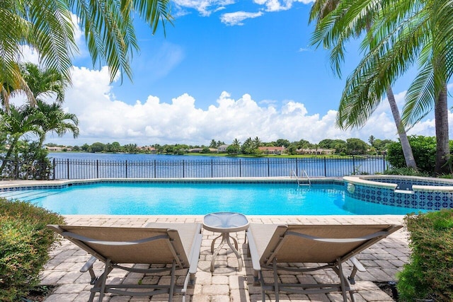 view of pool with an in ground hot tub and a patio