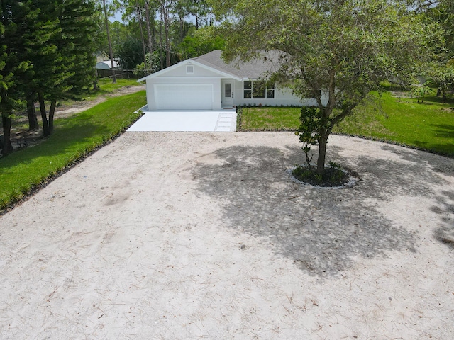 view of front facade featuring a front yard and a garage