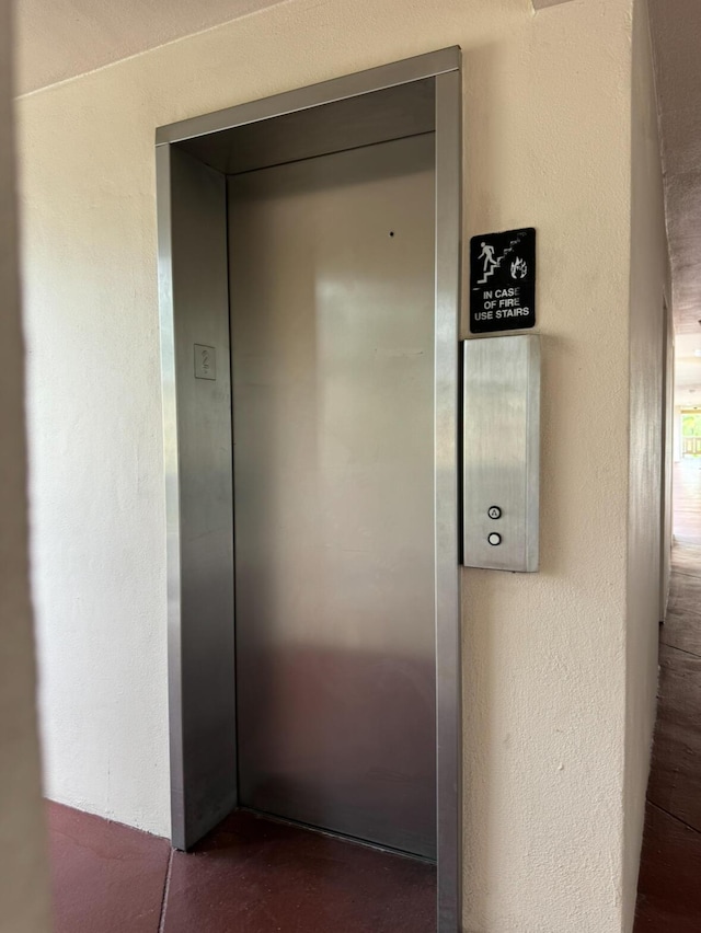 room details with elevator