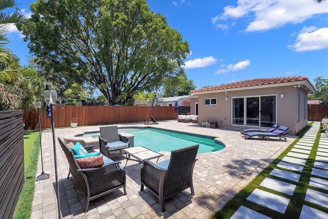 view of swimming pool featuring a patio area and an outdoor hangout area