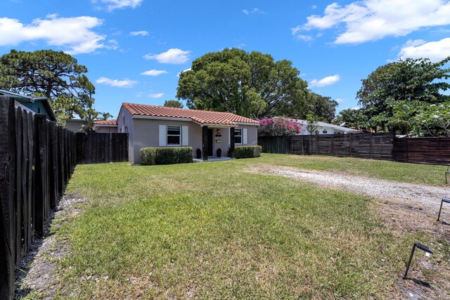 1305 NE 1st Ave, Fort Lauderdale, FL 33304 - back of property with stucco siding and a tile roof