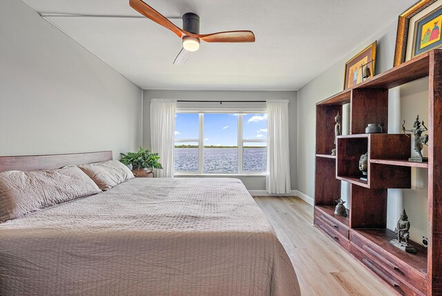 bedroom featuring light hardwood / wood-style floors and ceiling fan