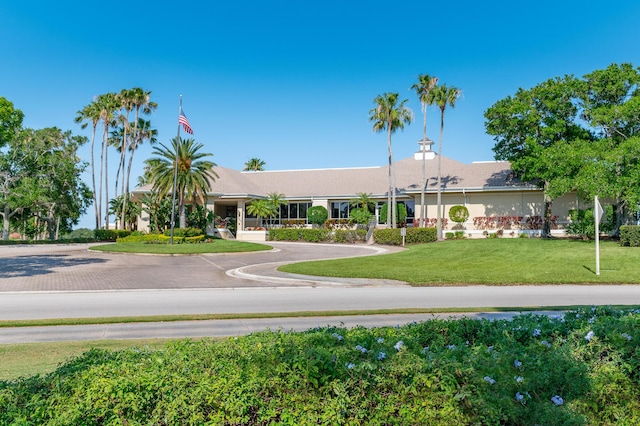 view of front of house with a front lawn