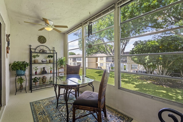 sunroom with ceiling fan