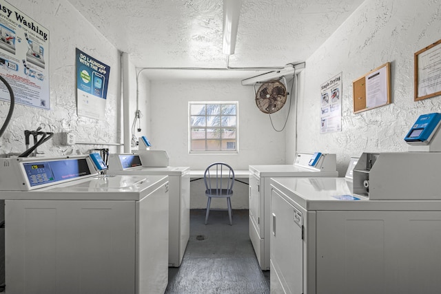 clothes washing area with a textured ceiling and independent washer and dryer