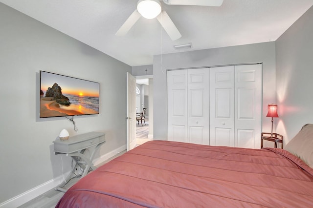 bedroom featuring ceiling fan, wood-type flooring, and a closet