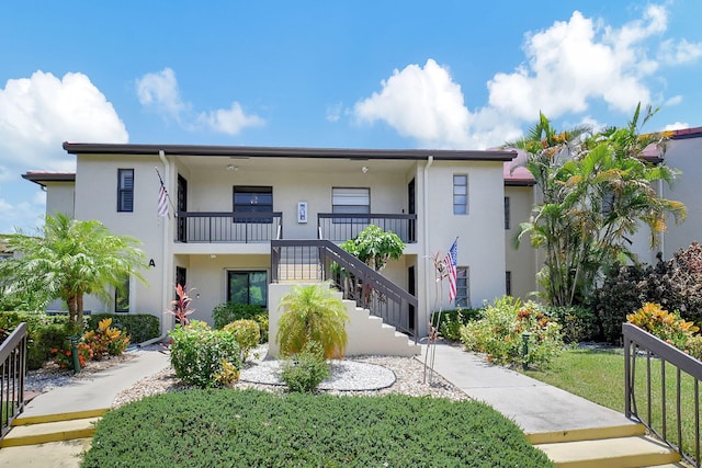 view of front of property featuring a balcony