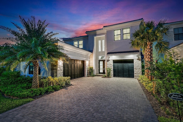 view of front facade featuring a garage