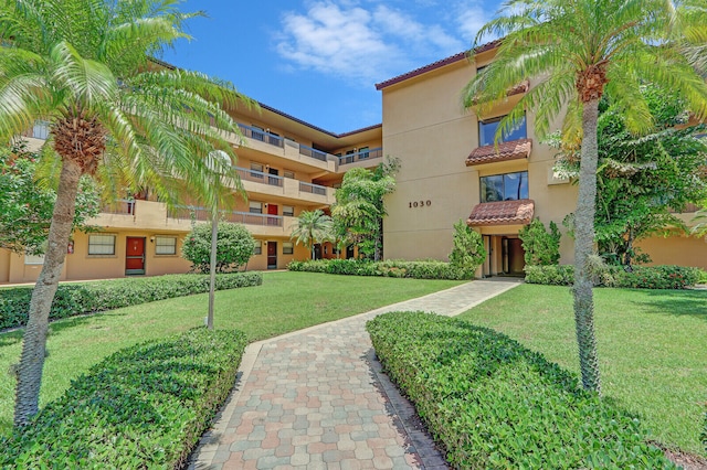 exterior space featuring a lawn