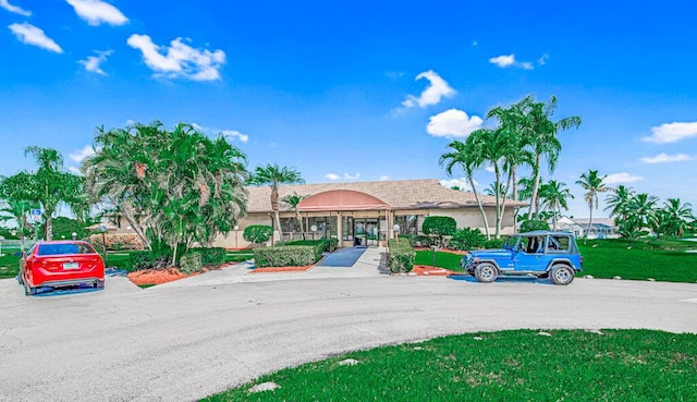 view of front of home with a front lawn