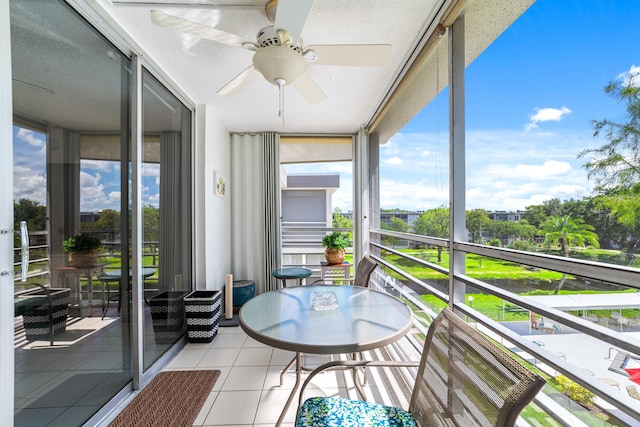 sunroom featuring ceiling fan