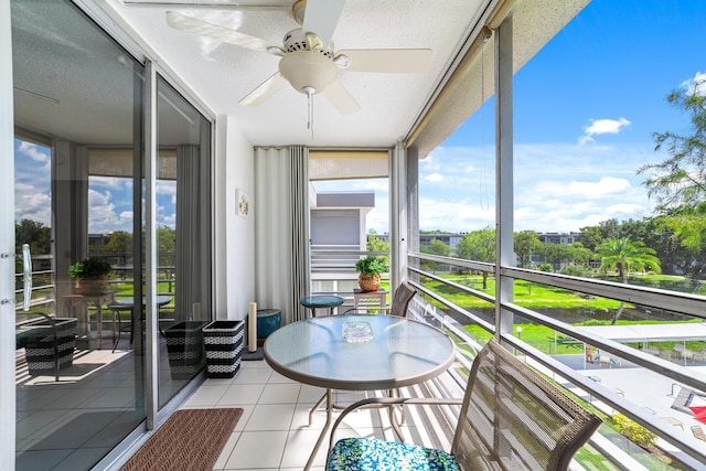 sunroom / solarium with ceiling fan