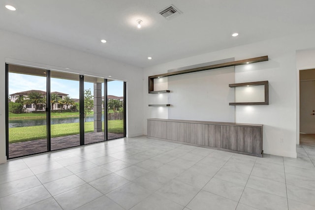 empty room featuring light tile patterned flooring