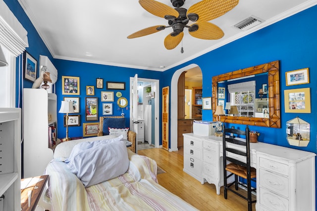 bedroom featuring light hardwood / wood-style floors, connected bathroom, ornamental molding, and ceiling fan