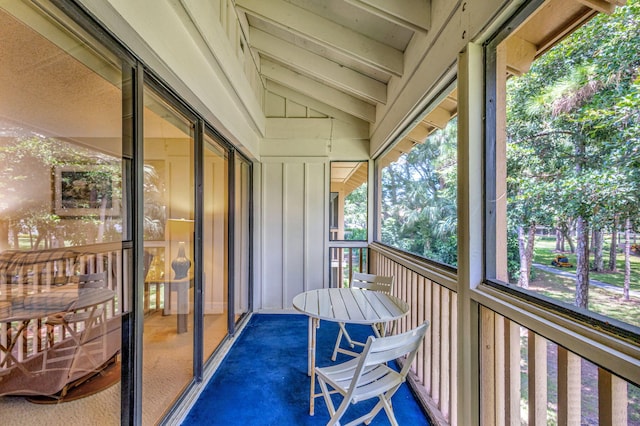 sunroom with lofted ceiling