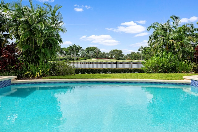 view of swimming pool