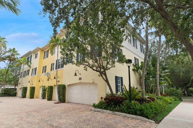 view of front facade with a garage