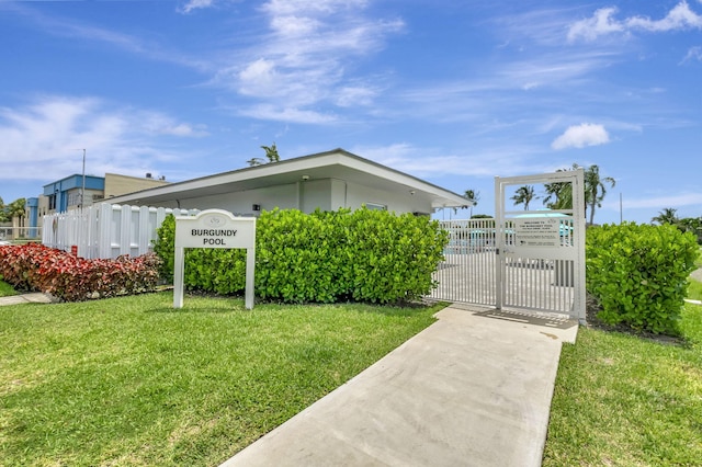 view of front of property with a front yard