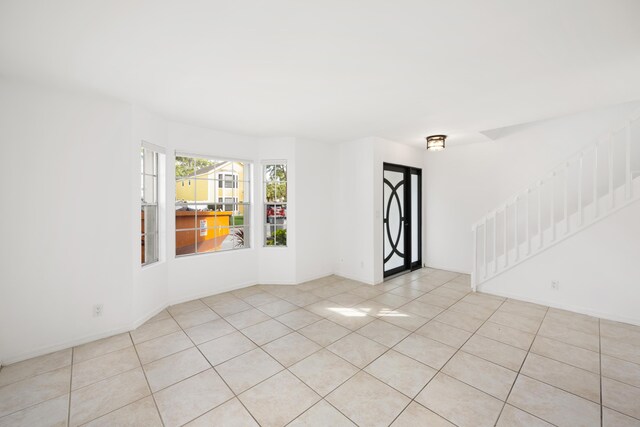 empty room featuring light tile patterned floors