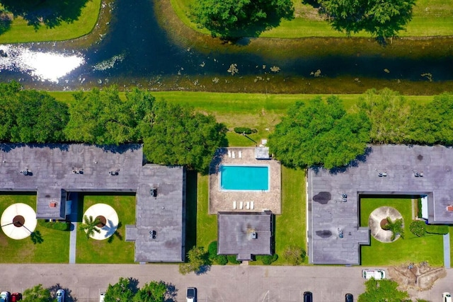 bird's eye view with a water view