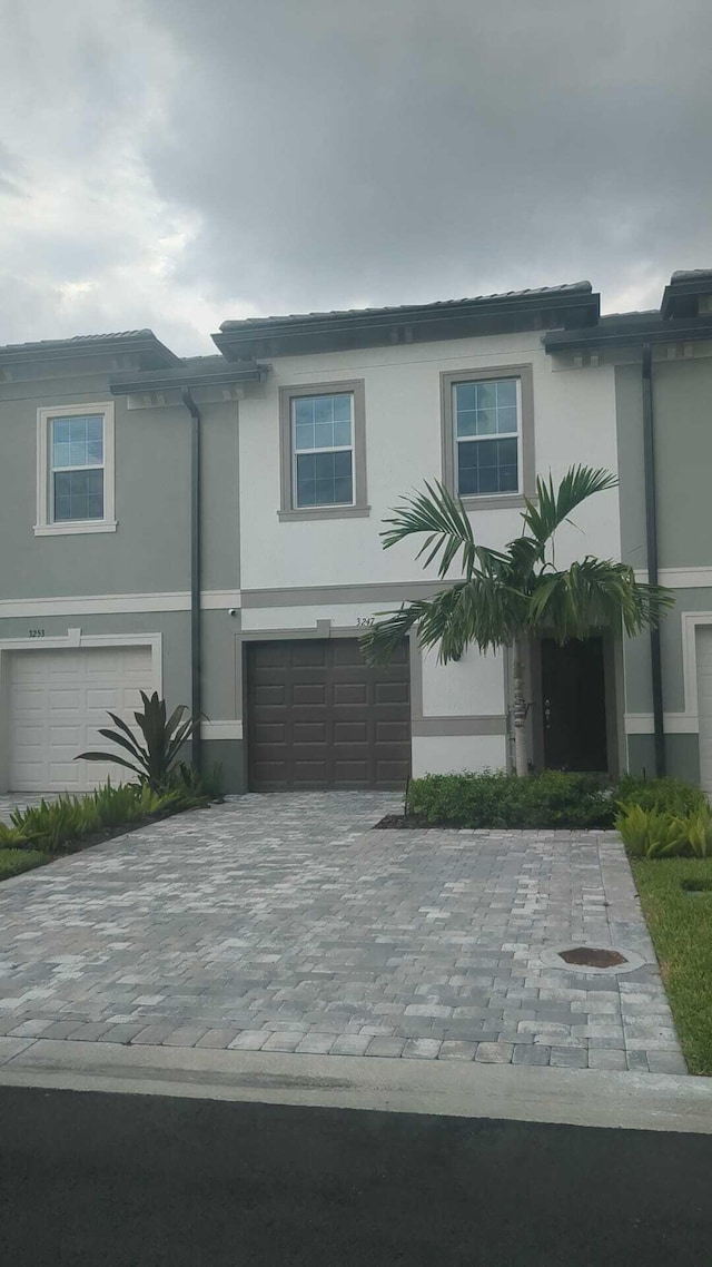 view of front facade with a garage