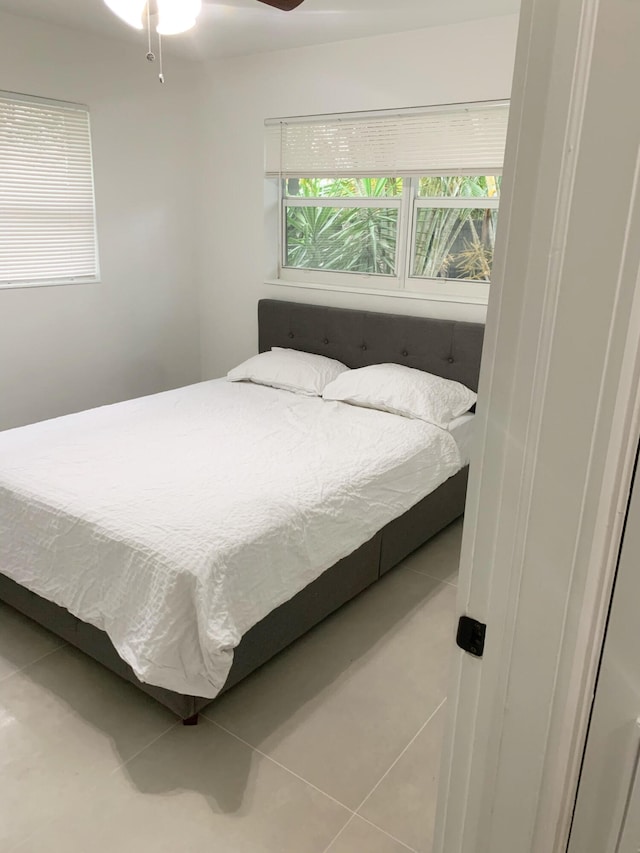 bedroom with ceiling fan