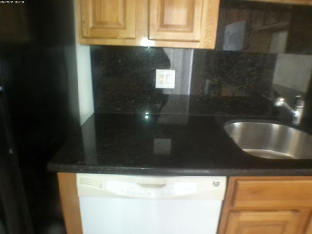 9872 Marina Blvd Unit 1434, Boca Raton, FL 33433 - kitchen with dishwasher, backsplash, and dark countertops