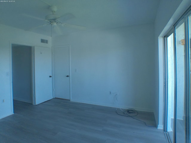 unfurnished room featuring wood-type flooring and ceiling fan