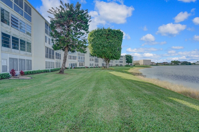 view of yard featuring a water view