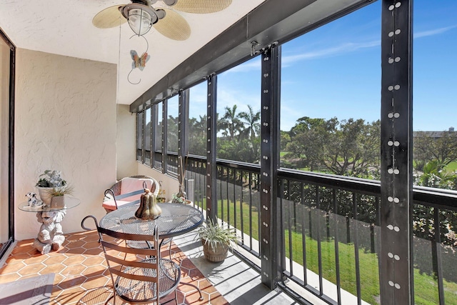 sunroom / solarium with ceiling fan