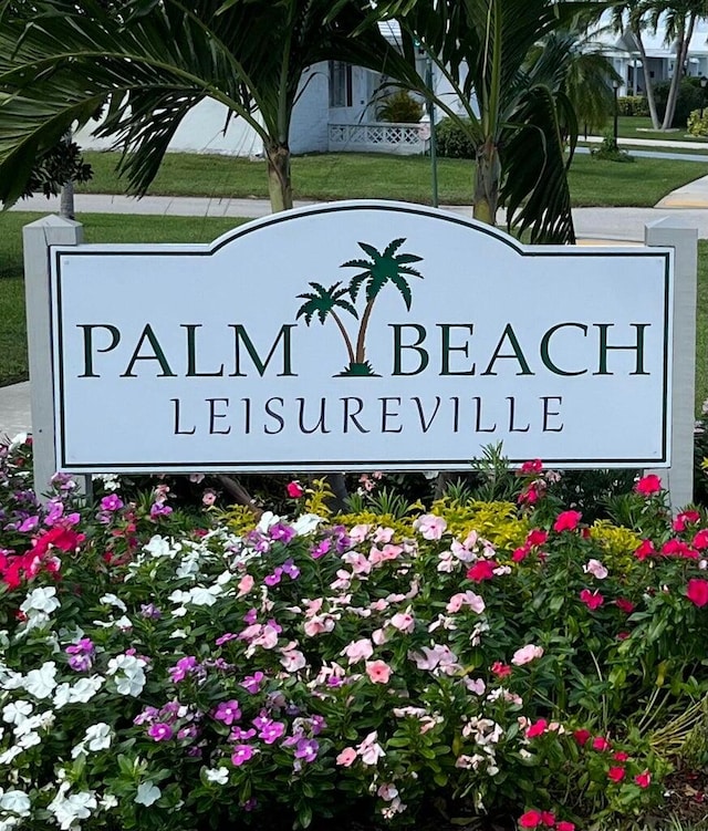 view of community / neighborhood sign