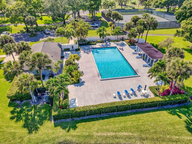 view of swimming pool featuring a lawn