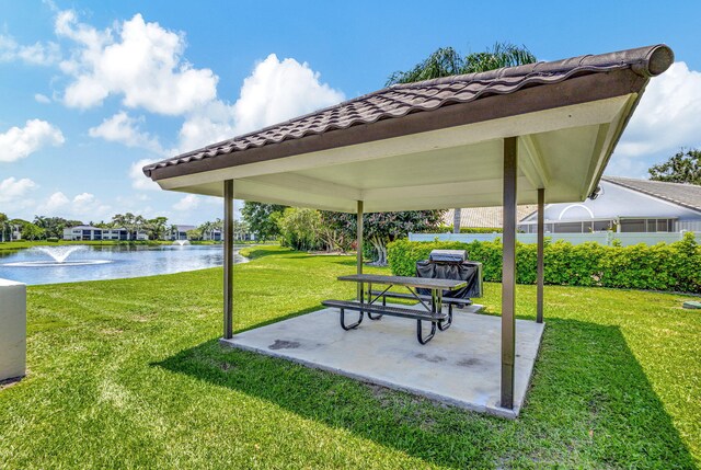 view of property's community featuring a water view and a lawn