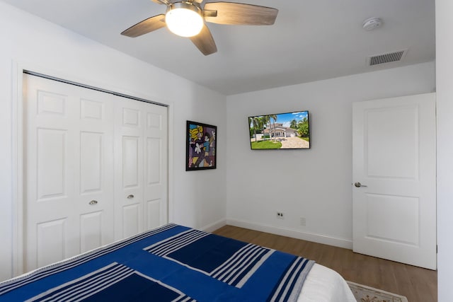 5533 Rico Dr, Boca Raton, FL 33487 - bedroom featuring wood finished floors, a closet, baseboards, and a ceiling fan