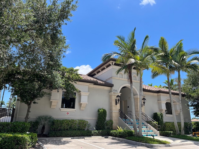 view of mediterranean / spanish-style house