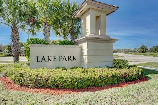 view of community / neighborhood sign